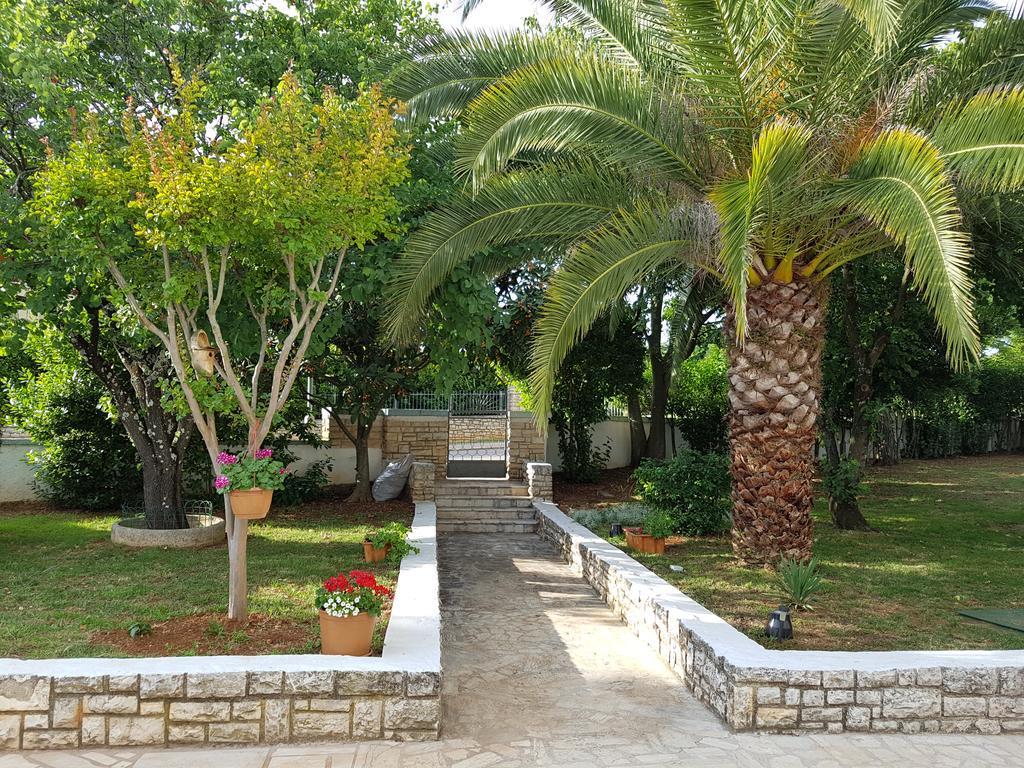 Villa Rosa With Yard And Children'S Playground Tar-Vabriga 外观 照片
