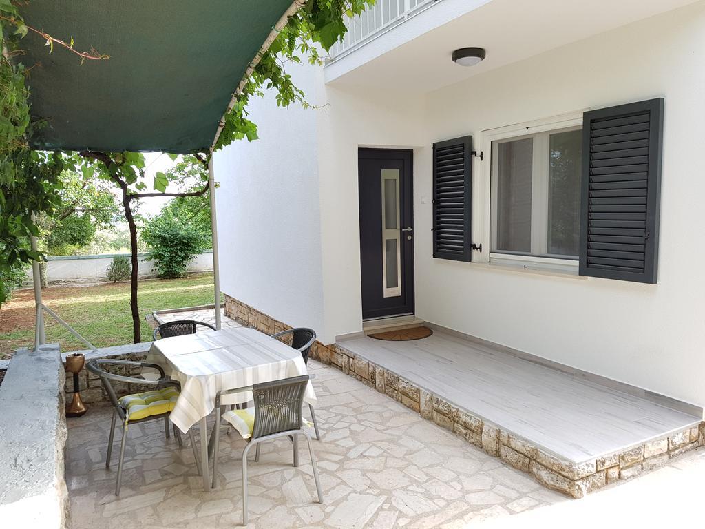 Villa Rosa With Yard And Children'S Playground Tar-Vabriga 外观 照片