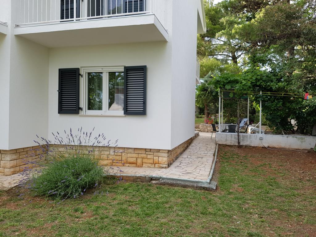 Villa Rosa With Yard And Children'S Playground Tar-Vabriga 外观 照片