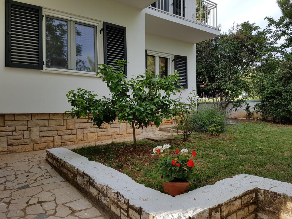 Villa Rosa With Yard And Children'S Playground Tar-Vabriga 外观 照片